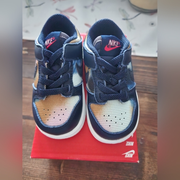 Nike Dunk Low SE - Picture 6 of 11